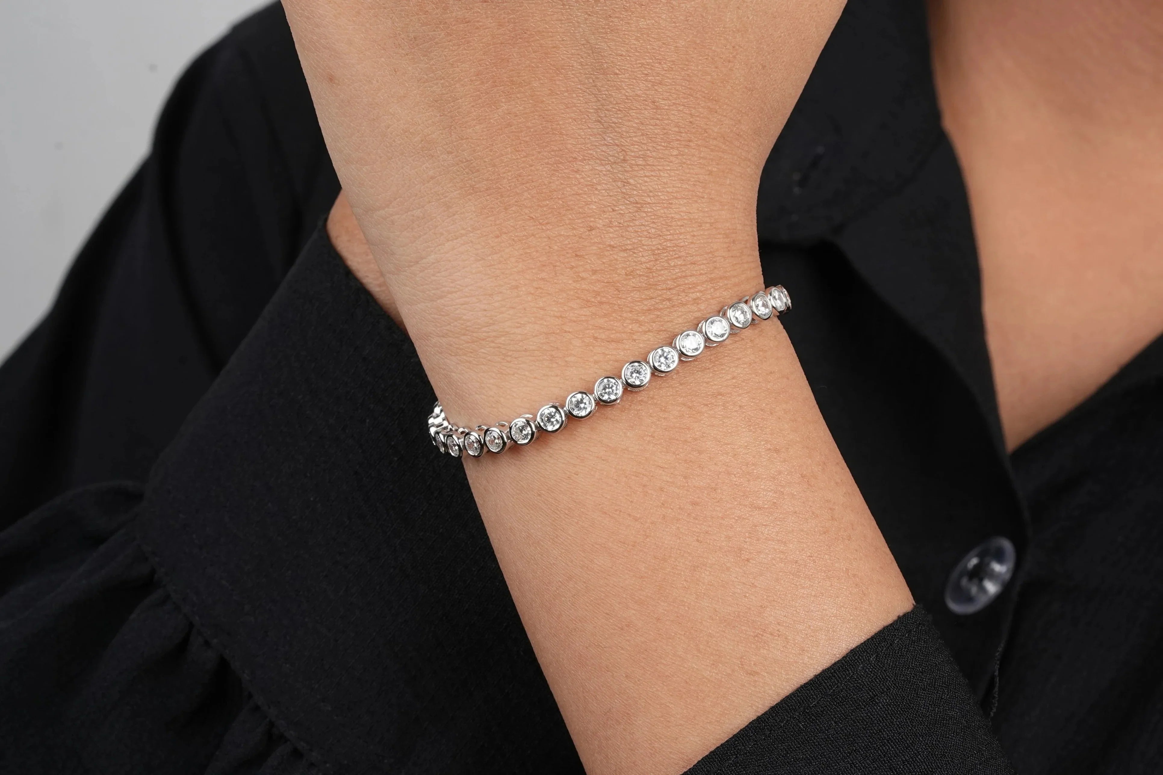 How to Buy Perfect Diamond Tennis Bracelet for Women?