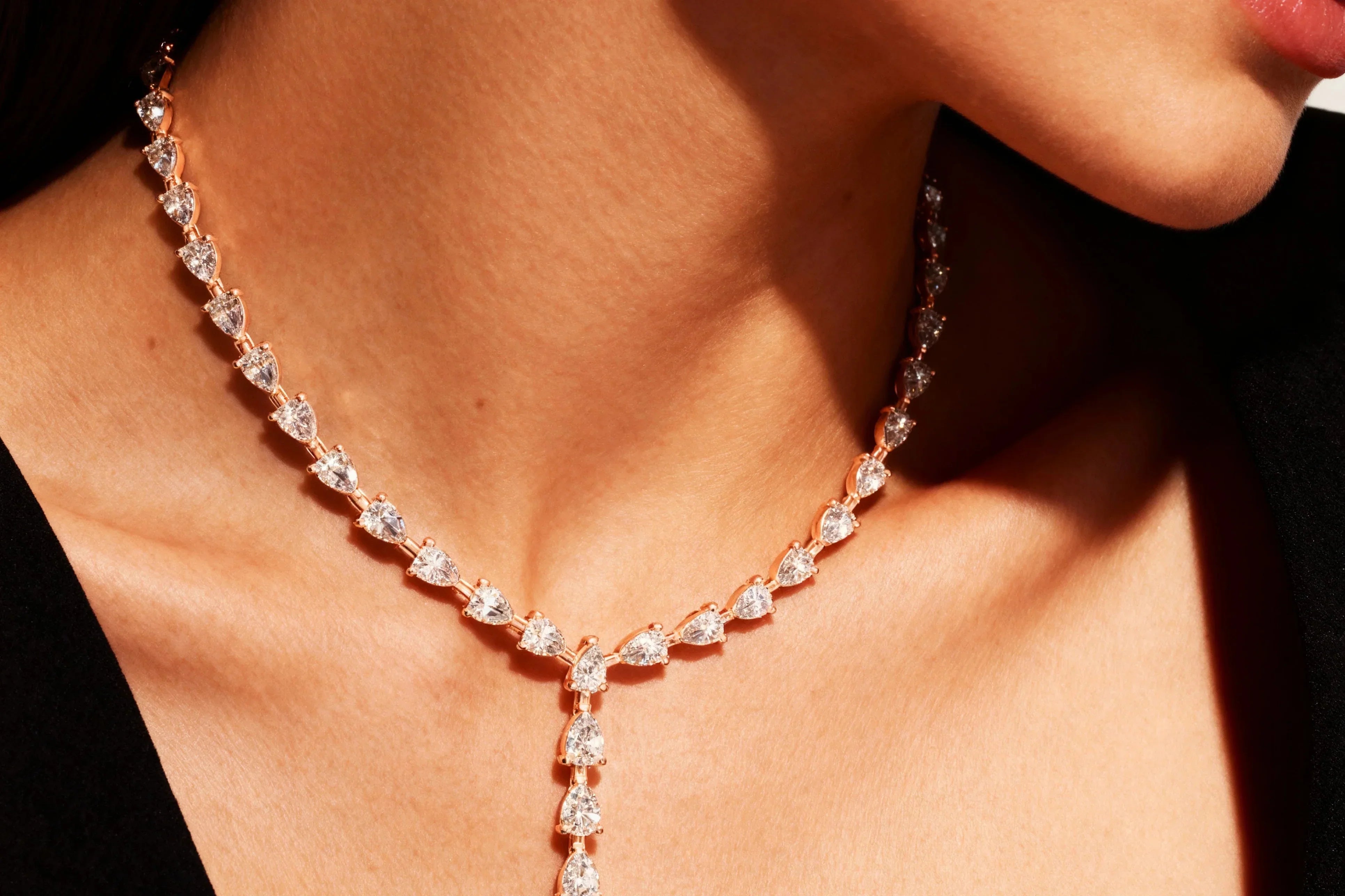 Men's and women's necklace styles: how a chain can make or break a look ?