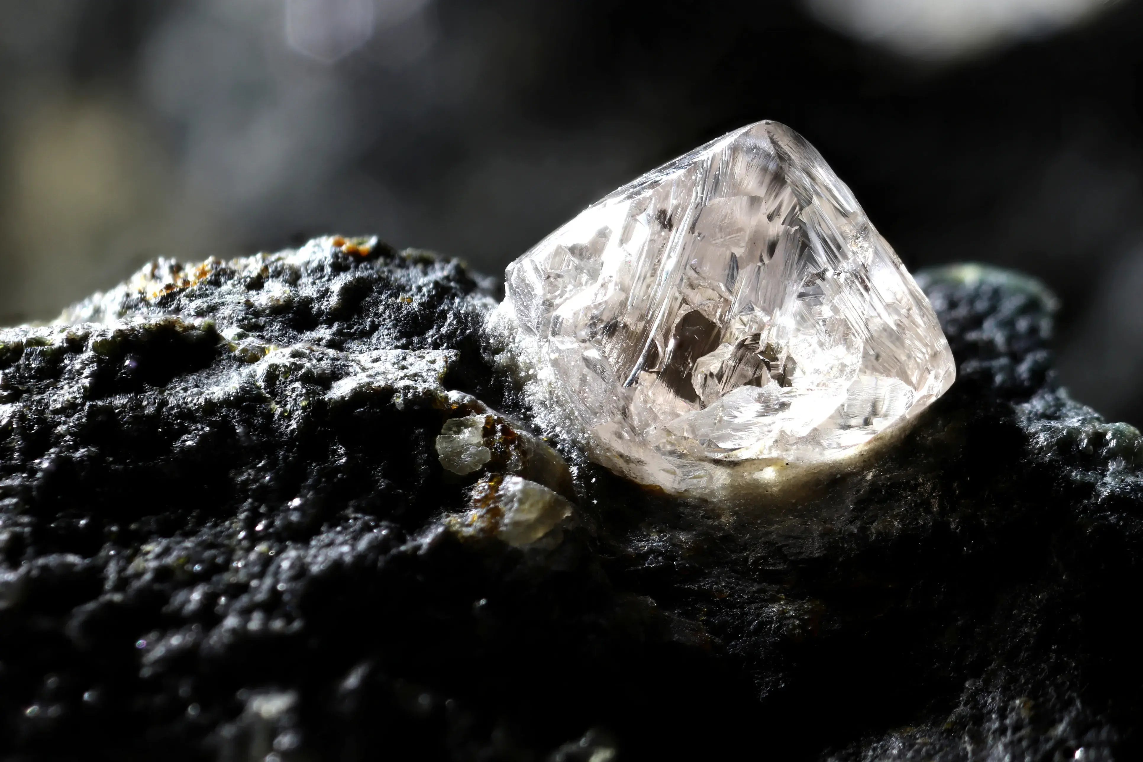 Natural Diamonds vs. Lab Diamonds: A Complete Guide to Finding the Best Diamond for You