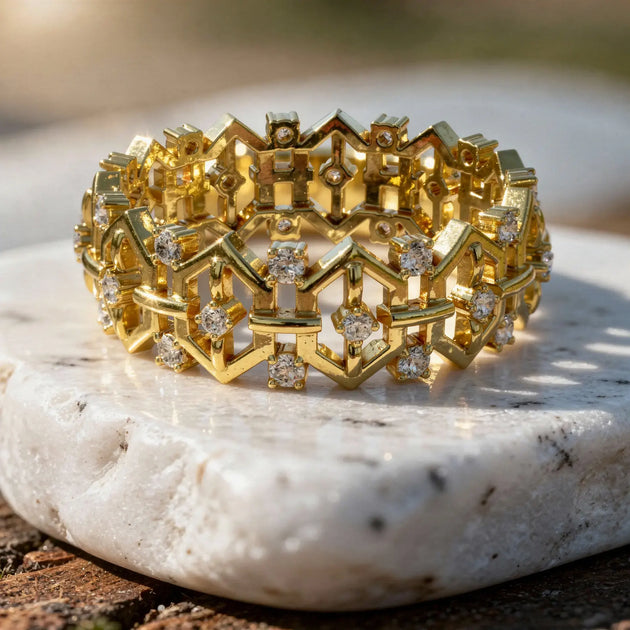 Close-up: Round Diamond Bracelet with Channel Setting in 14k Yellow Gold - Lab Grown - Driona Jewels