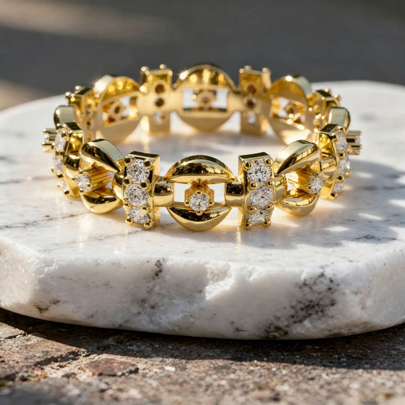Close-up: Round Diamond Bracelet with Prong Setting in 14k Yellow Gold - Lab Grown - Driona Jewels