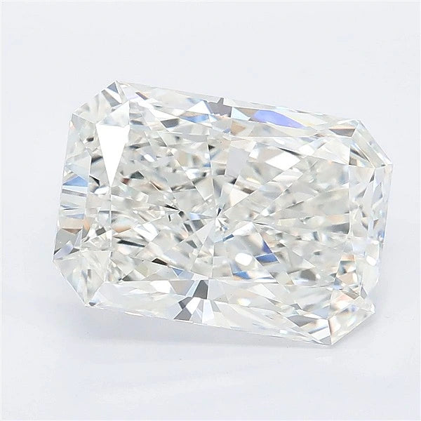 Radiant cut IGI certified lab grown diamond with exceptional clarity and brilliance.