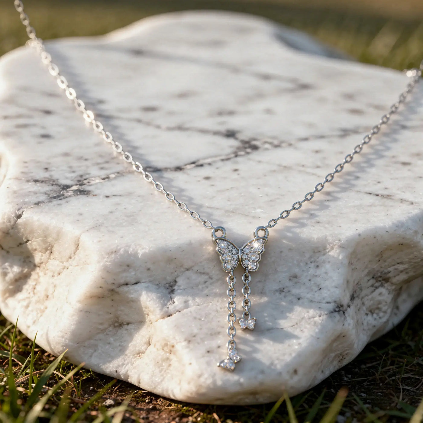 Close-up: Round Diamond Necklace with Pendant Setting in 925 Silver - Lab Grown - Driona Jewels