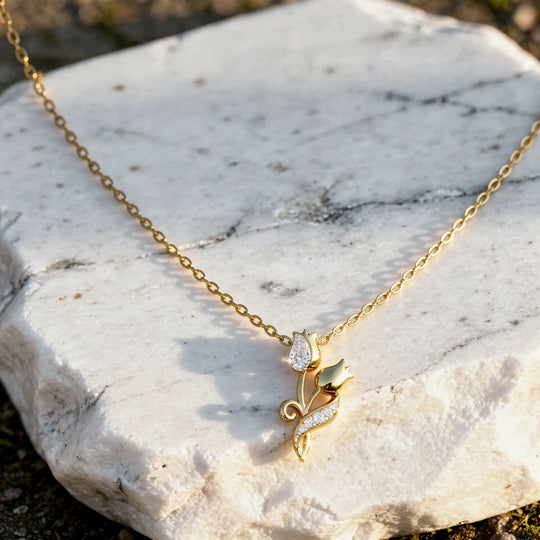 Close-up: Round Diamond Necklace with Prong Setting in 14k Yellow Gold - Lab Grown - Driona Jewels