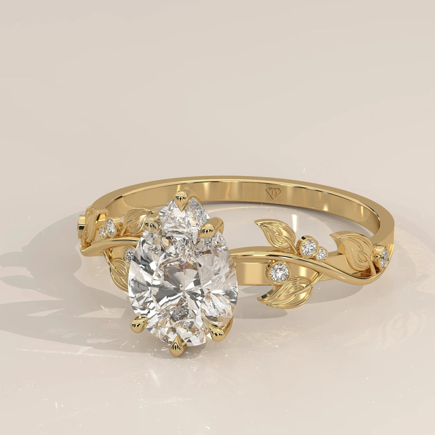 Front View: Pear Diamond Ring with Prong Setting in Yellow Gold – Lab Grown – Driona Jewels