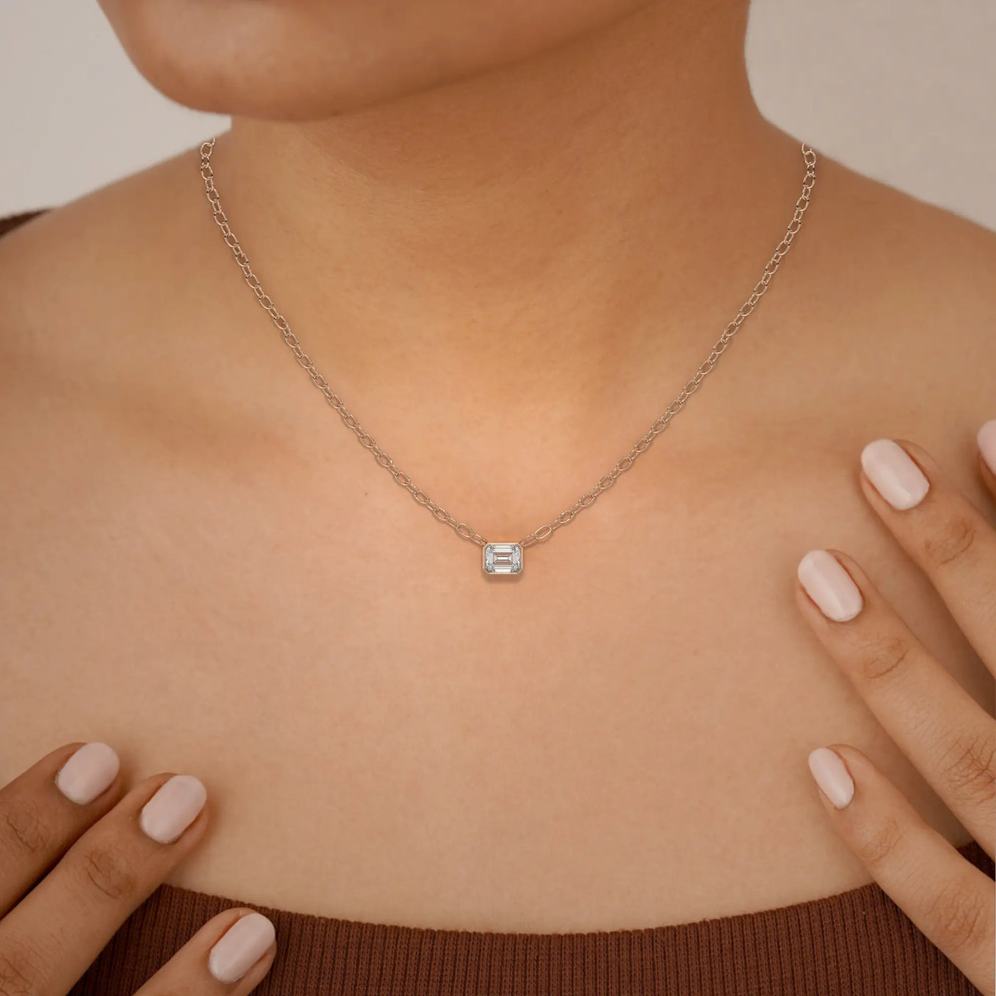 pendant emerald diamond rose gold base front