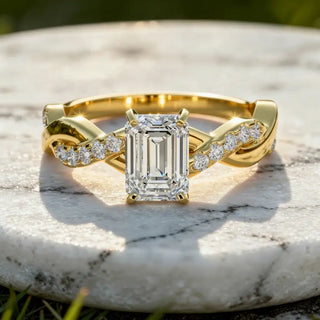 Front-view: Emerald Diamond Ring with Twisted Setting in 14k Yellow Gold - Lab Grown - Driona Jewels