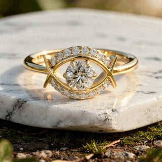 Close-up: Round Diamond Ring with Eye Setting in 14k Yellow Gold - Lab Grown - Driona Jewels