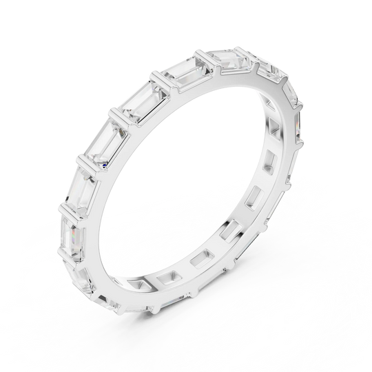 Three-quarter-view: Round Diamond Ring with Prong Setting in 925 Silver - Lab Grown - Driona Jewels