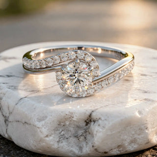 Close-up: Round Diamond Engagement Ring with Twist Setting in 14k White Gold - Lab Grown - Driona Jewels